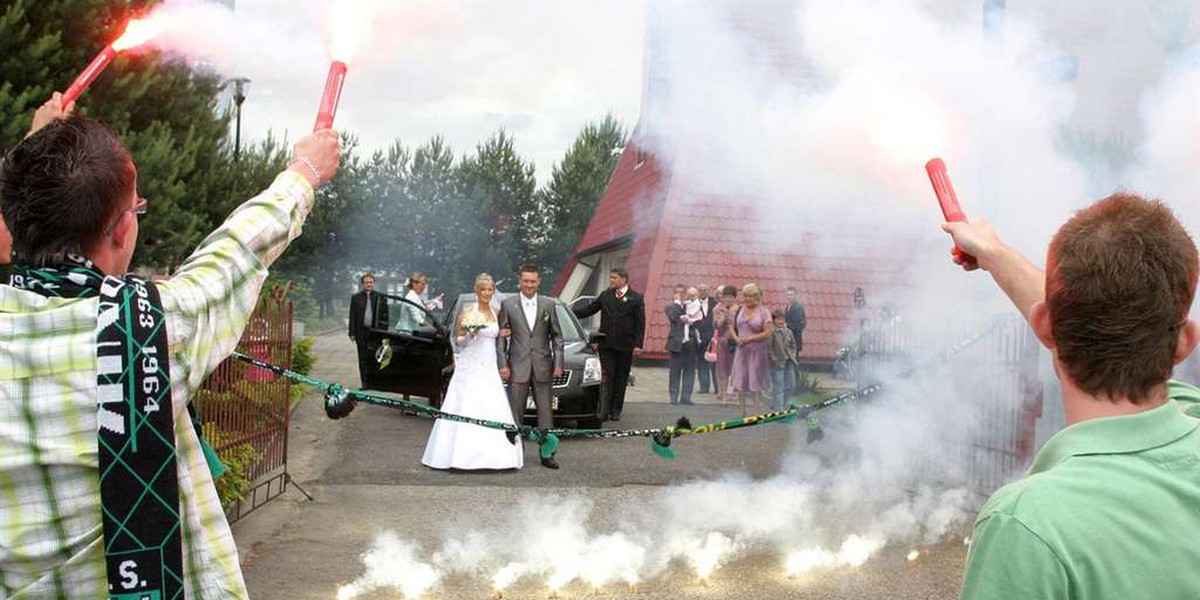 Miał ślub jak na stadionie