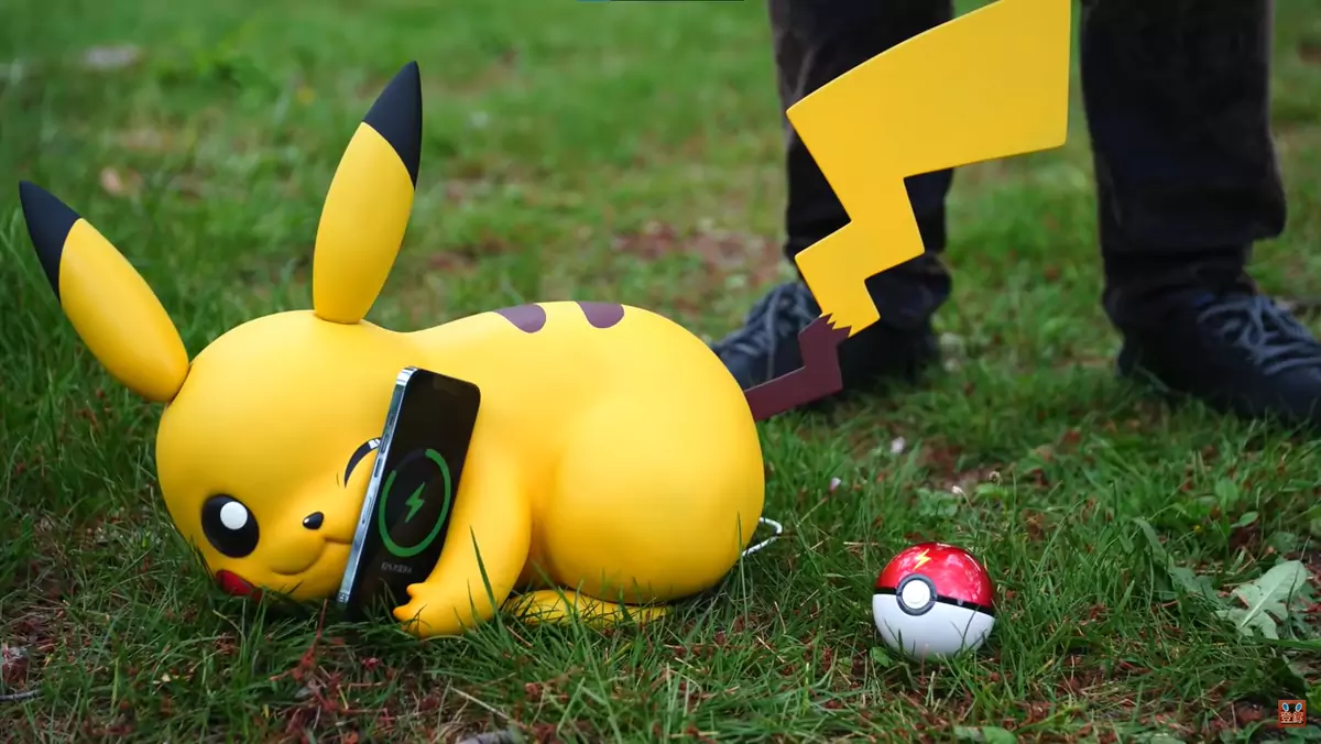 Youtuber stworzył ładowarkę w kształcie Pikachu (screen: Youtube.com/Clay yoshirin Pokémon Clay Art)