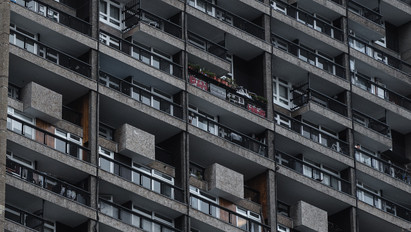 Újraéled a lakásmaffia? Százezrekért szereznek meg vagyonokat érő lakásokat: így vágják át az időseket