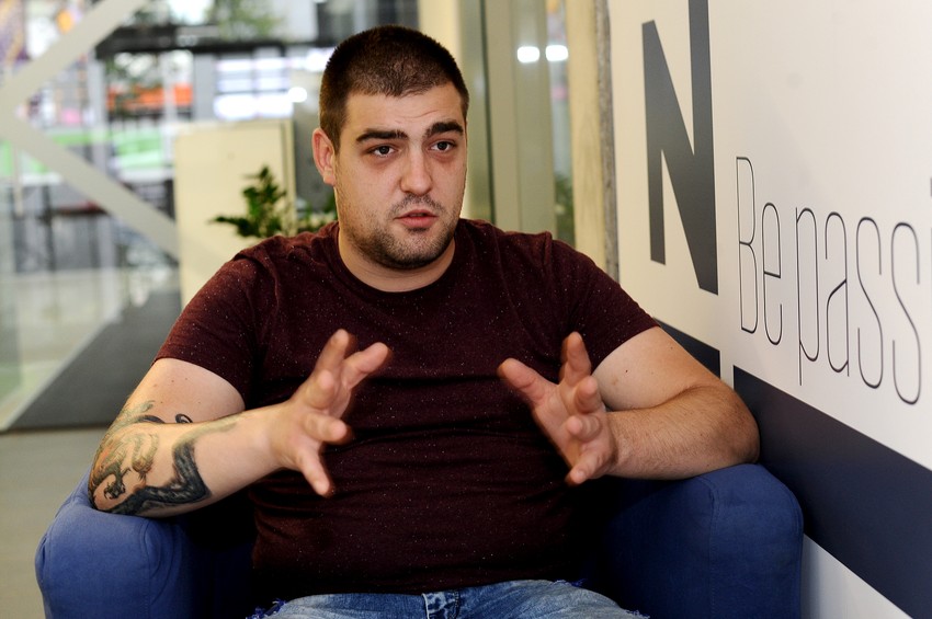 Sara je prisutna u svemu što radi: Lazar Kostić