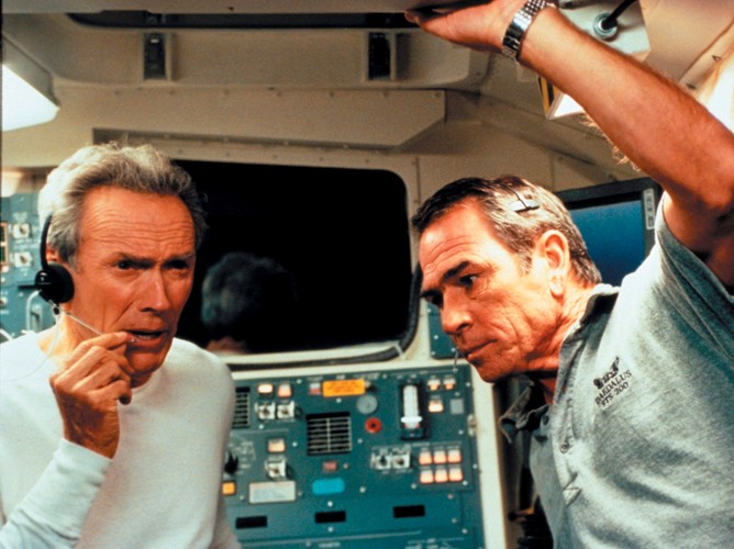 Clint Eastwood i Tommy Lee Jones w filmie 'Kosmiczni kowboje'