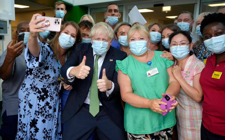 Boris Johnson w szpitalu w Epsom w 2022 roku