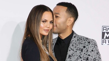 Chrissy Teigen i John Legend oczekują trzeciego dziecka. Nowiną pochwalili się w... teledysku