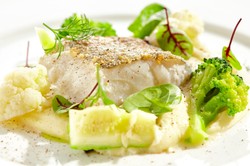 Pyszny obiad na piątek. Podajemy przepis, Ty gotujesz. Ryba z pieca z brokułami