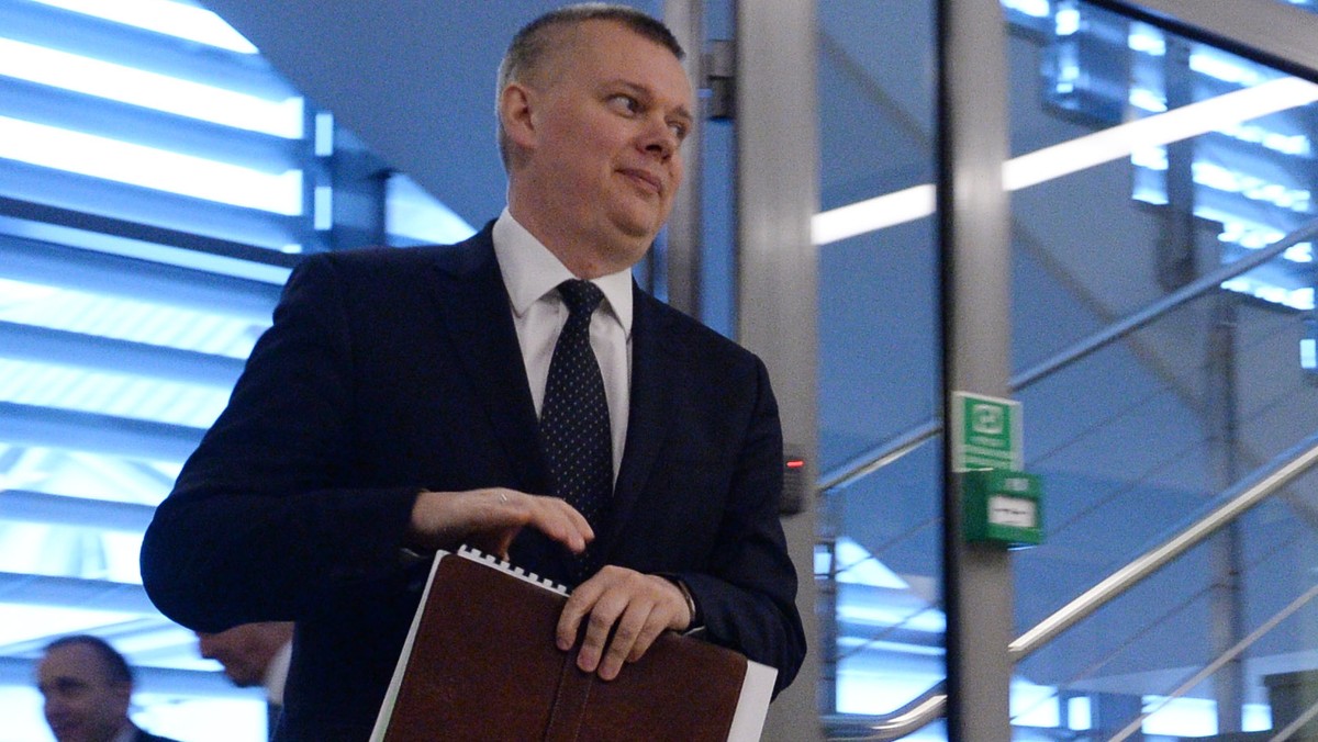 Gen. Krzysztof Bondaryk nie jest już szefem Narodowego Centrum Kryptologii MON, jego wniosek o dymisję przyjął szef resortu wicepremier Tomasz Siemoniak - poinformował rzecznik resortu Jacek Sońta. Generał nie chciał komentować swojego odejścia.