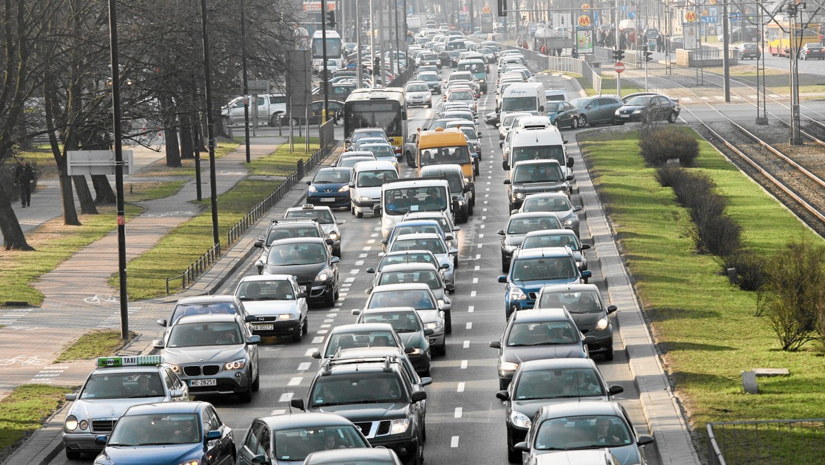 Pułkowa, Modlińska i Wybrzeże Szczecińskie - to ulice, na których w weekend występować będą utrudnienia w ruchu. Na dwóch ulicach będzie wymieniana nawierzchnia, a na Pułkowej zostaną zamontowane wagi dla ciężarówek - informuje tvnwarszawa.pl.