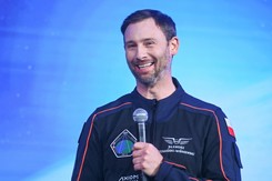 Jako drugi Polak poleciał w kosmos. Kim jest Sławosz Uznański-Wiśniewski?