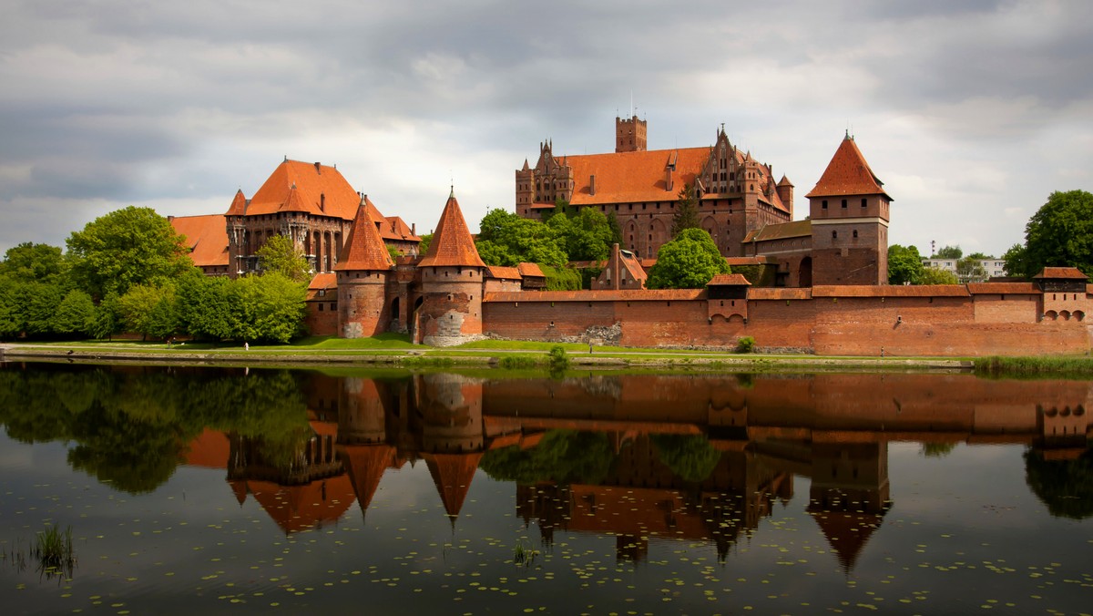 W Muzeum Zamkowym w Malborku otwarto wystawę prezentującą rzeźby, archiwalia, broń itp., które do 1945 r. były eksponowane w warowni, a po wojnie - ze zniszczonego wówczas zamku, trafiły do różnych muzeów, bibliotek itp., w których eksponowane są do dziś.