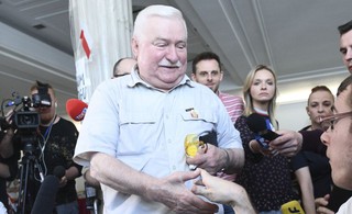 Wałęsa: Mam broń i pozwolenie do obrony osobistej