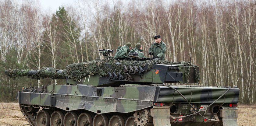 Minister wysiadł z polskiego Leoparda i jest gotów do wojny. Powiedział to po polsku!