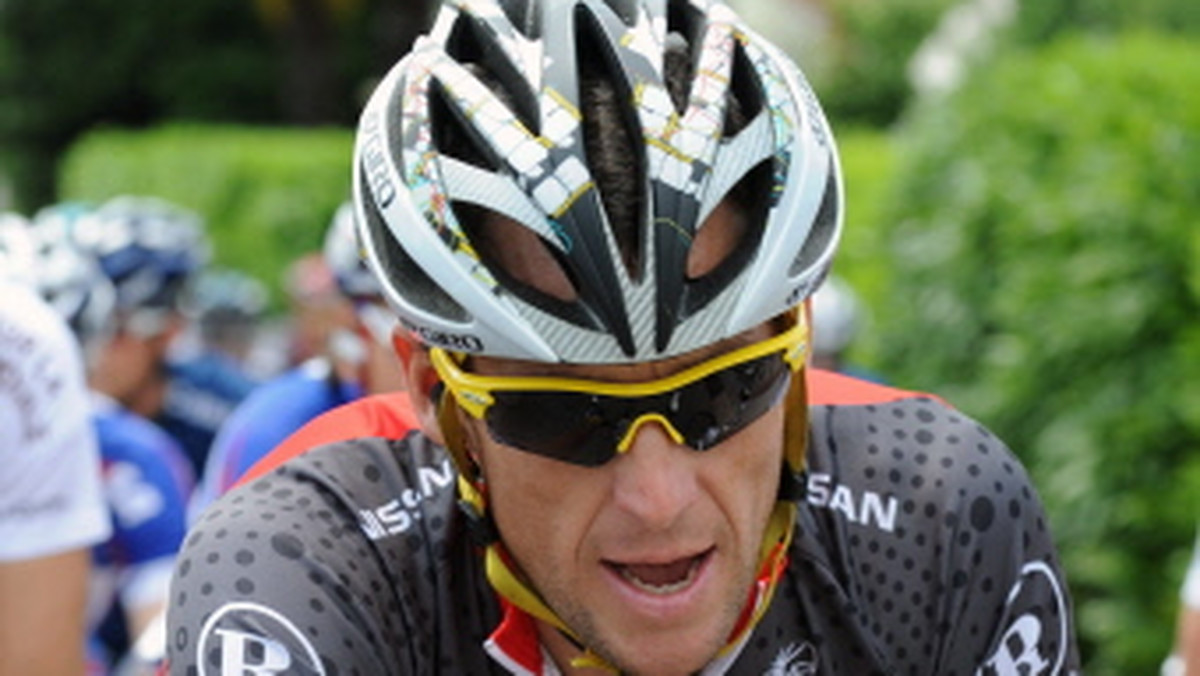 Mistrz olimpijski z Aten w kolarstwie Amerykanin Tyler Hamilton powiedział, że widział jak jego rodak Lance Armstrong wstrzykuje sobie erytropoetynę (EPO) w trakcie wyścigu Tour de France w 1999 roku. To kolejne poważne oskarżenia pod adresem znanego kolarza.