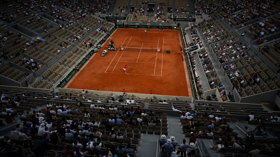 Niepełne trybuny podczas French Open (zdjęcie ilustracyjne)