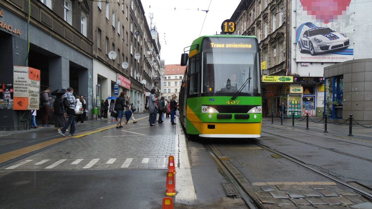 W związku z remontem rozjazdów na skrzyżowaniu ulic Gwarnej i Św. Marcin w centrum Poznania tramwaje linii nr 5, 9, 13, 16, 27 i 201 pojadą objazdami. Pasażerów czekają również utrudnienia na liniach autobusowych nr 51, 60, 63, "za tramwaj" T2 oraz nocnych 233 i 239.