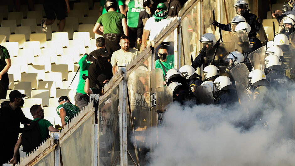 Zamieszki na meczu Panathinaikos - PAOK Saloniki