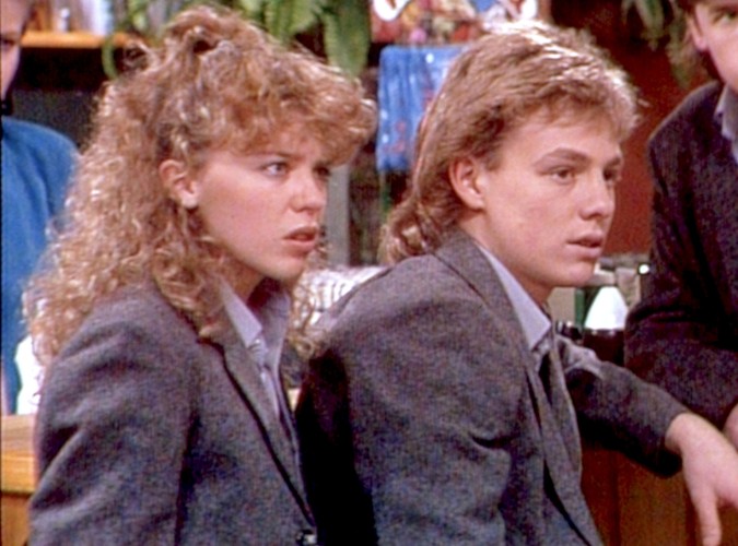 Kylie Minogue z Jasonem Donovanem w telenoweli 'Sąsiedzi' ('Neighbours')