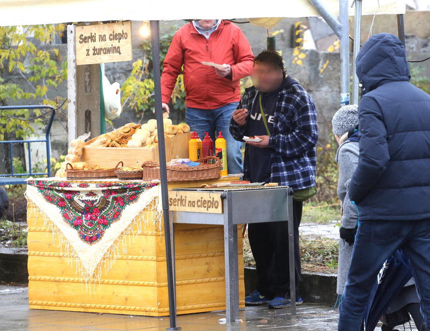 Dość festynów pod cmentarzami