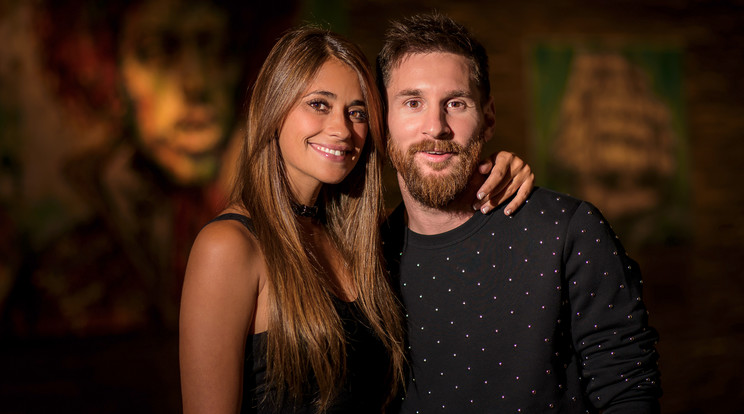Antonella Roccuzzo és Lionel Messi/Fotó: AFP