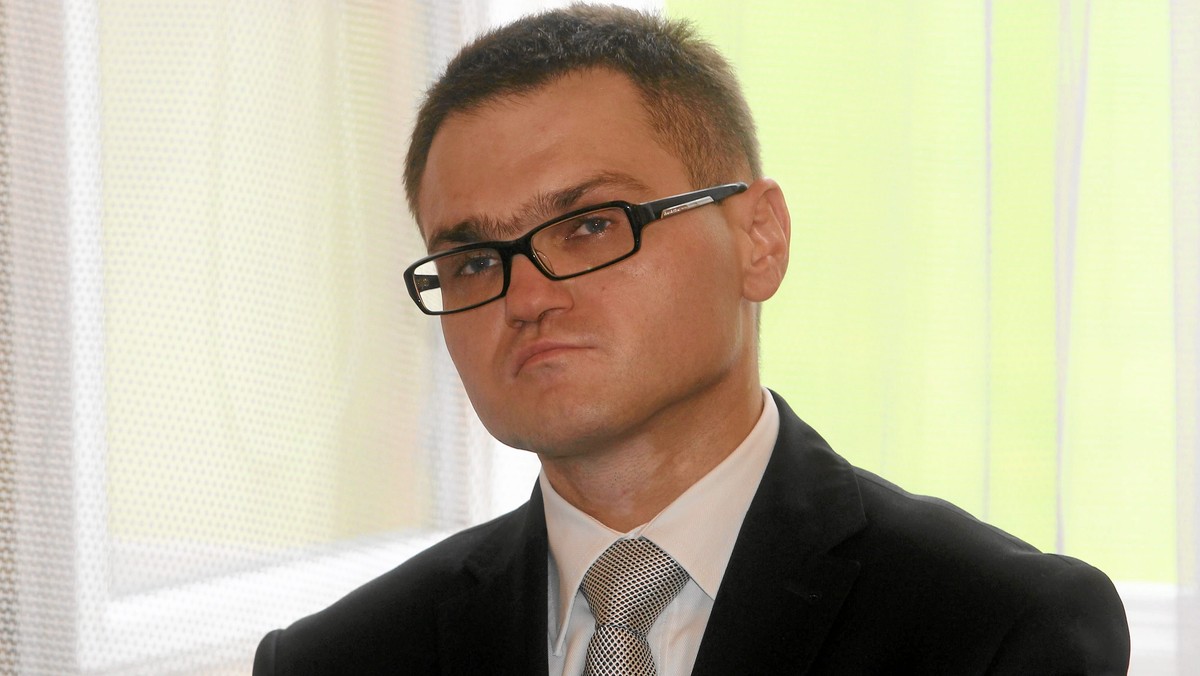 - Tylko przy sekcji zwłok Lecha Kaczyńskiego uczestniczył polski prokurator - wyjawił w Kontrwywiadzie RMF FM mec. Rafał Rogalski. Pełnomocnik części rodzin ofiar katastrofy smoleńskiej zaznaczył, że strona rosyjska do pozostałych sekcji nie dopuściła ekspertów z naszego kraju.