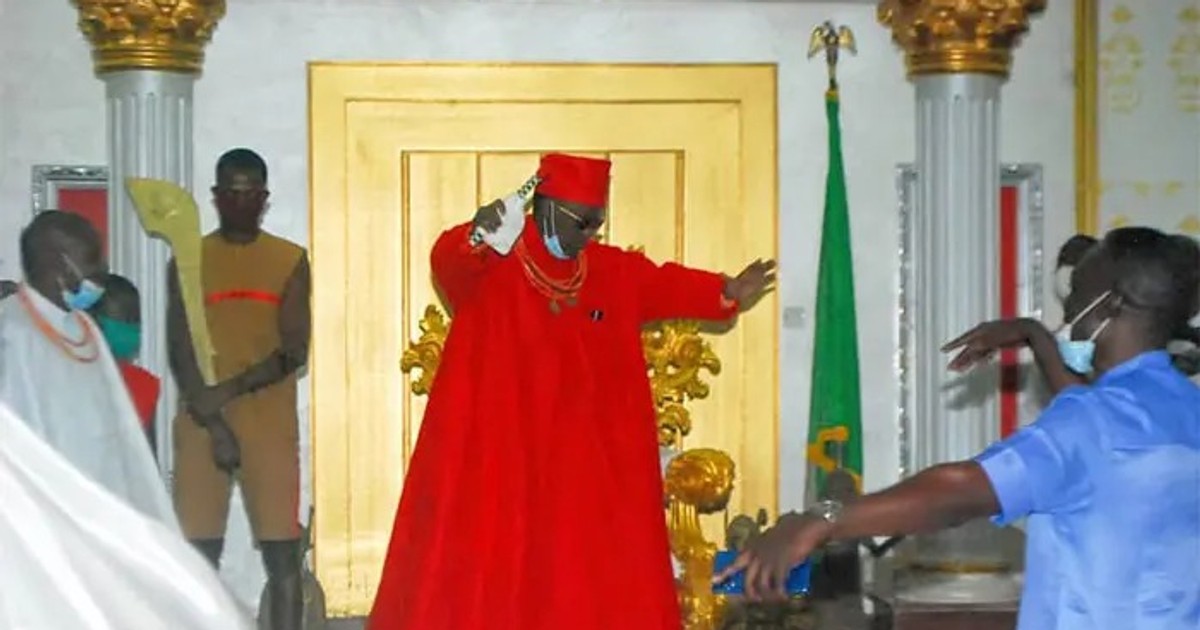 Elated Oba of Benin dances as Germany returns stolen artefacts - Vimarsana News