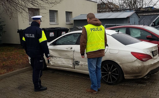 Uciekał pod prąd autostradą A2. Dramatyczny pościg zakończony na barierach [ZDJĘCIA]