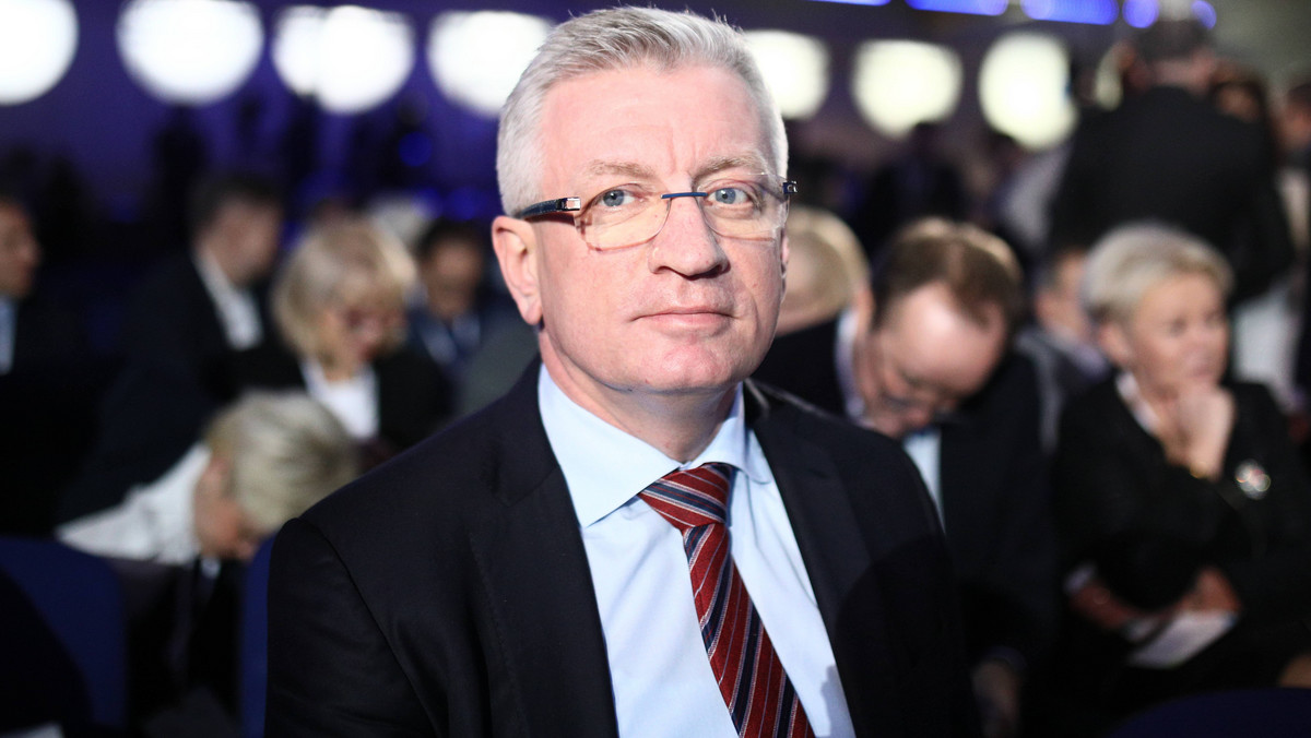 Prezydent Poznania Jacek Jaśkowiak, wraz z urzędnikami i młodzieżą rozpoczął dziś akcję "Poznań bez nienawiści". Mieszkańcy z pędzlami i wałkami malarskimi walczą z mową nienawiści na murach miasta.