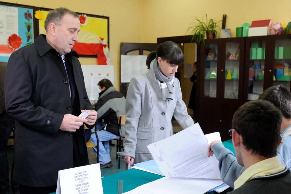 Marszałek Sejmu Grzegorz Schetyna głosował we Wrocławiu, fot. PAP/Grzegorz Hawałej