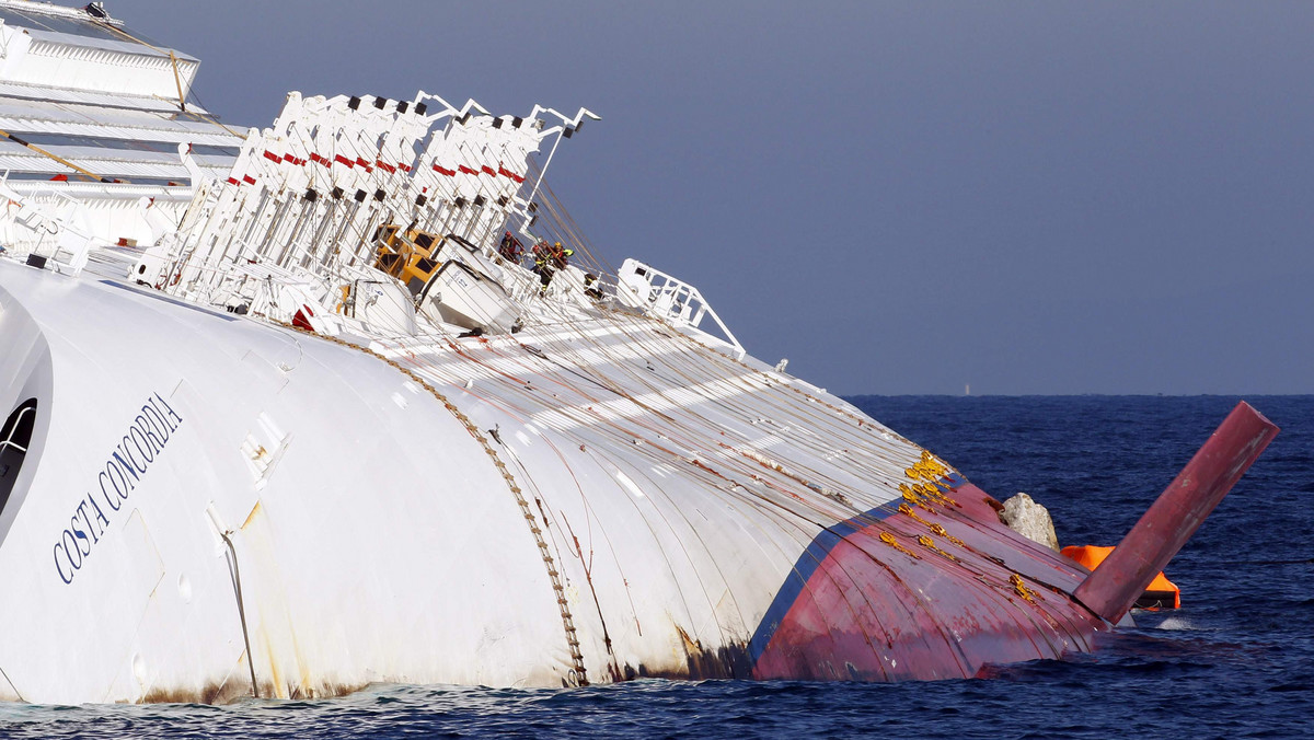 Dwoje rozbitków z włoskiego statku Costa Concordia nagrało piosenkę. Zyski z jej sprzedaży zostaną przekazane osobom, które pomagały ludziom ewakuowanym z wycieczkowca po katastrofie 13 stycznia u wybrzeży Toskanii.
