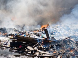 Rządowi znowu nie wyszło. Śmieci zdrożeją z urzędu