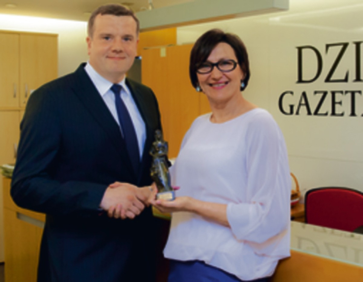 Statuetkę wręczył Włodzimierz Chróścik, dziekan rady OIRP