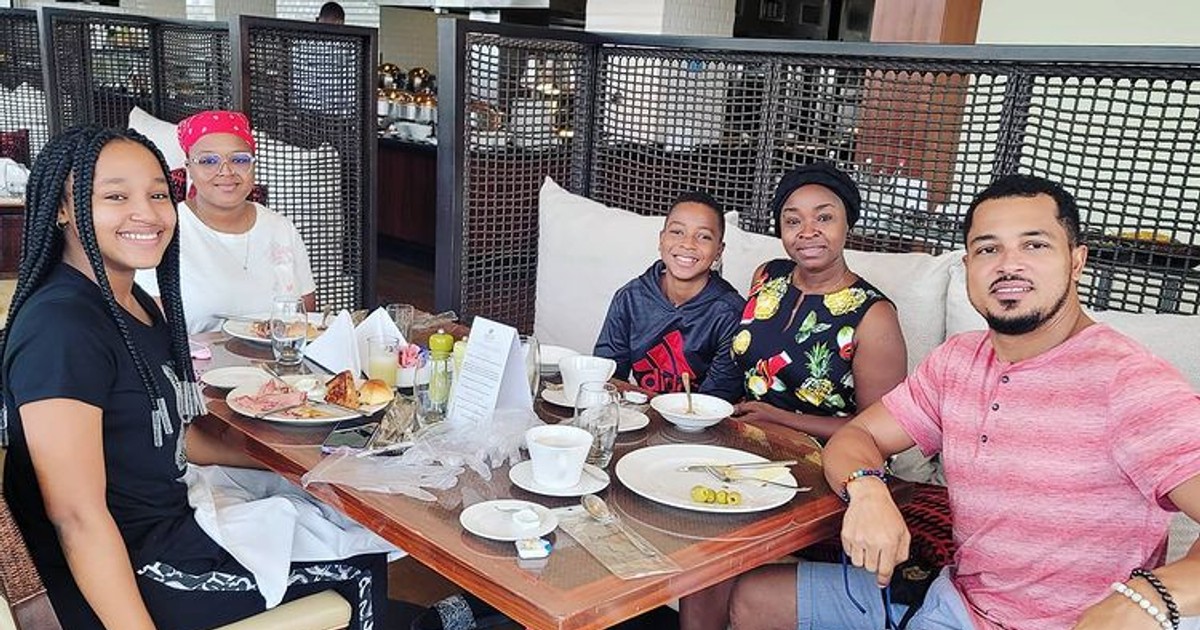 Van Vicker drops stunning family portraits to mark 44th birthday (PHOTOS) - Vimarsana News
