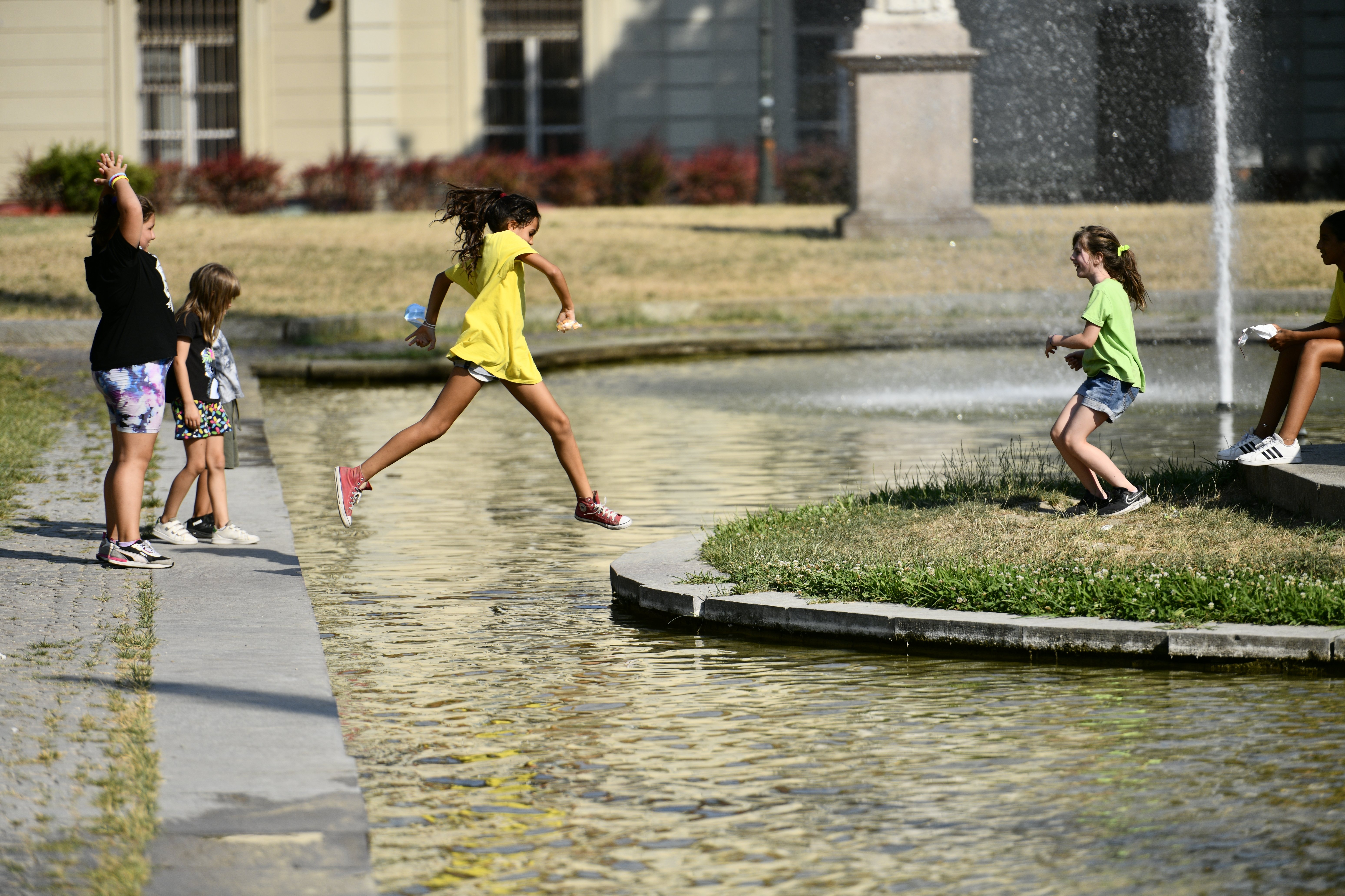 L’Italia nella morsa del caldo: nel weekend attesi 40 gradi. Domani bollino giallo in sette città:ecco quali