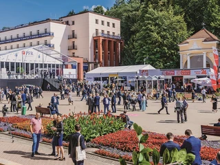 Sercem Forum Ekonomicznego jest krynicki deptak ze Starym Domem Zdrojowym i Pijalnią Główną. W zeszłym roku tu właśnie znajdował się pawilon „Forbesa”. W tym roku będzie on kawałek dalej. Byle tylko pogoda i zdrowie dopisały...  