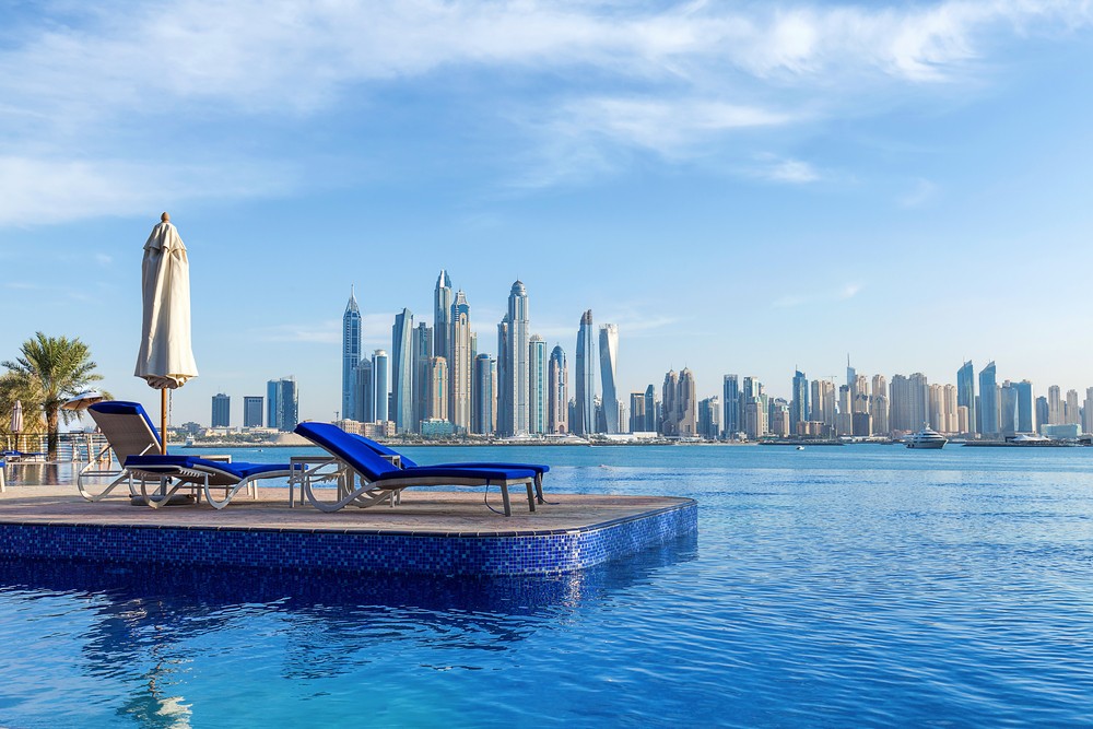 Dubaju a Emirátom sa dnes nevyhýbame už ani v lete, lákajú nás najmä nízke ceny luxusných hotelov.