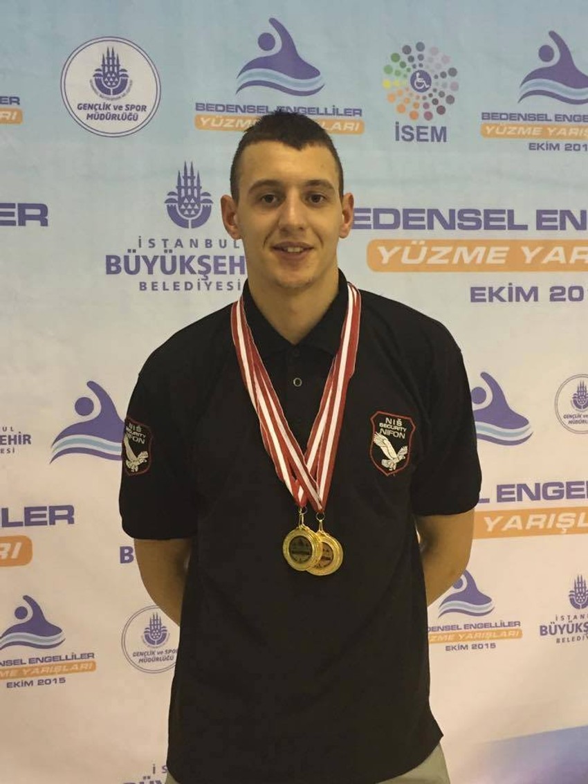 Plivanjem počeo  profesionalno  da se bavi pre  četiri godine