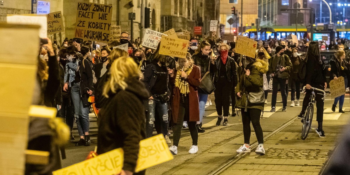 Poznań: 21-latka pobita podczas manifestacji Strajku Kobiet