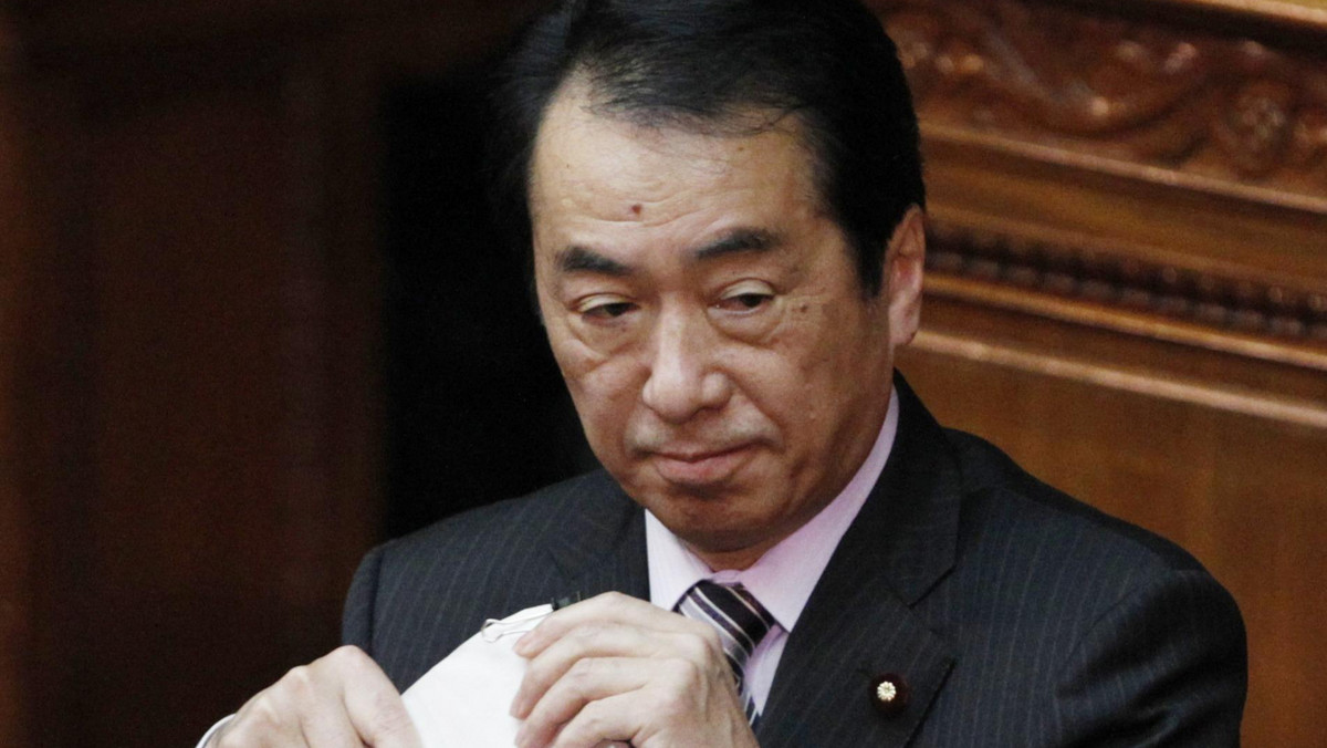 Premier Japonii Naoto Kan wystąpił na dorocznym wiecu w Tokio, domagając się zwrotu kilku spornych wysp z archipelagu Kurylów, kontrolowanych przez Rosję od drugiej wojny światowej. Ubiegłoroczną wizytę prezydenta Rosji Dmitrija Miedwiediewa na Kurylach określił mianem "niewybaczalnego skandalu". Tymczasem w Japonii członkowie jednej z prawicowych organizacji spalili rosyjską flagę.