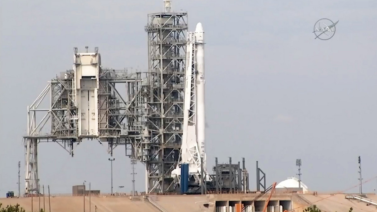 Start należącej do prywatnej amerykańskiej firmy SpaceX rakiety Falcon 9 z kosmodromu na przylądku Canaveral na Florydzie odwołano zaledwie kilkanaście sekund przed wyznaczonym czasem z powodu usterki technicznej - poinformowała NASA.