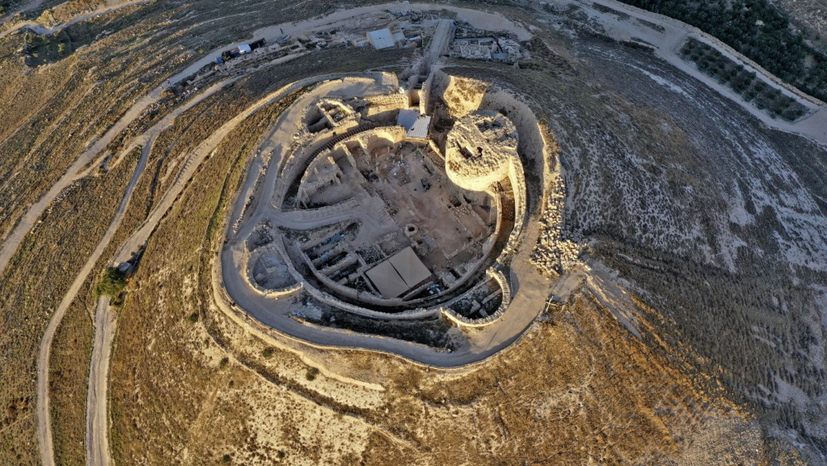 Herodium - pałac króla Heroda zakopany pod ziemią. Teraz można go oglądać