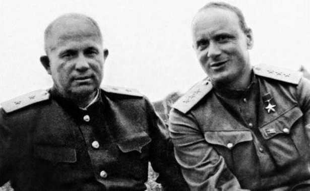 Iwan Sierow (z prawej) z Nikitą Chruszczowem