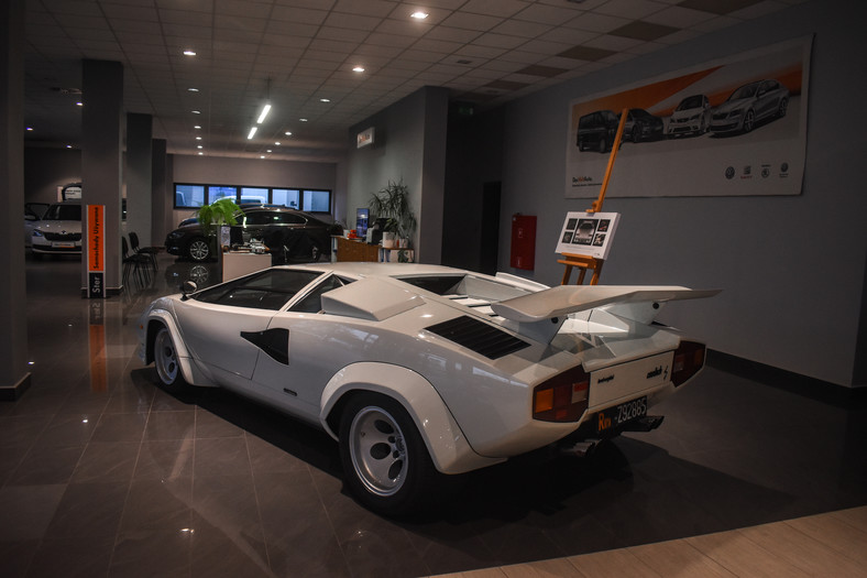  Lamborghini Countach