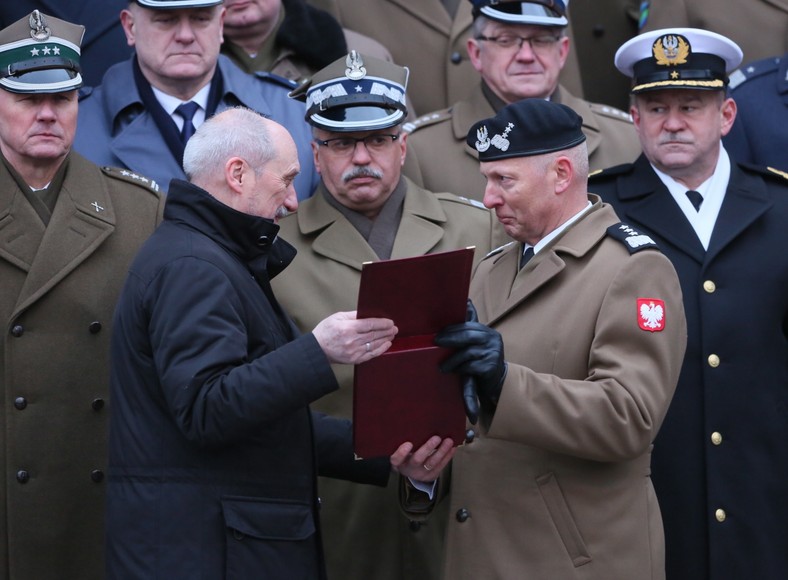 Antoni Macierewicz i gen. Mirosław Różański, 2017 r.