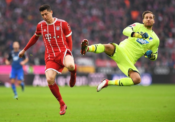 Liga niemiecka: Lewandowski z golem i asystą. Bayern przegrywał 0:2, ale potem zdobył 5 bramek