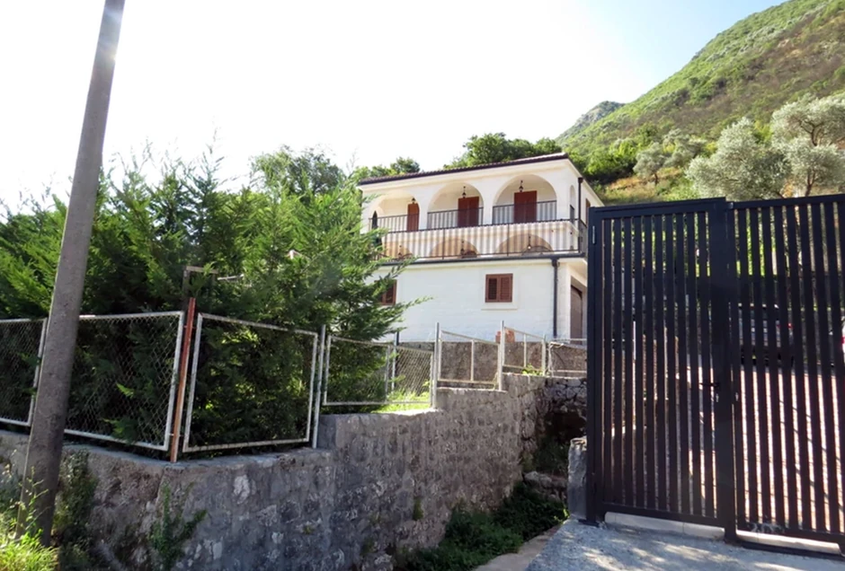 Vila Nikole Mirotića u Crnoj Gori