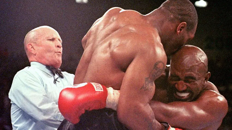 Box: Zomrel rozhodca, ktorý viedol legendárny zápas Tysona s Holyfieldom