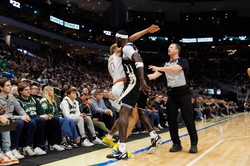 Sochan wdał się w przepychankę na parkiecie. Polak nie zamierzał odpuścić [WIDEO]