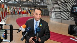 sikorski przypomniał węgrom ich własną historię. "to mnie fundamentalnie szokuje"