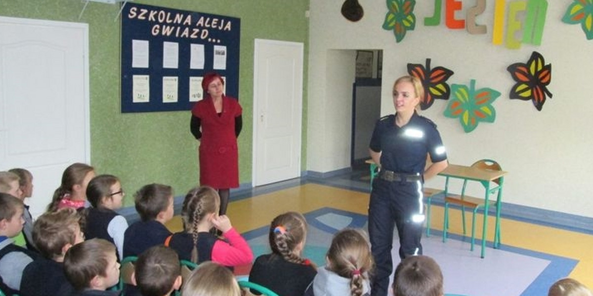 Policjanci uczą dzieci zasad bezpieczeństwa
