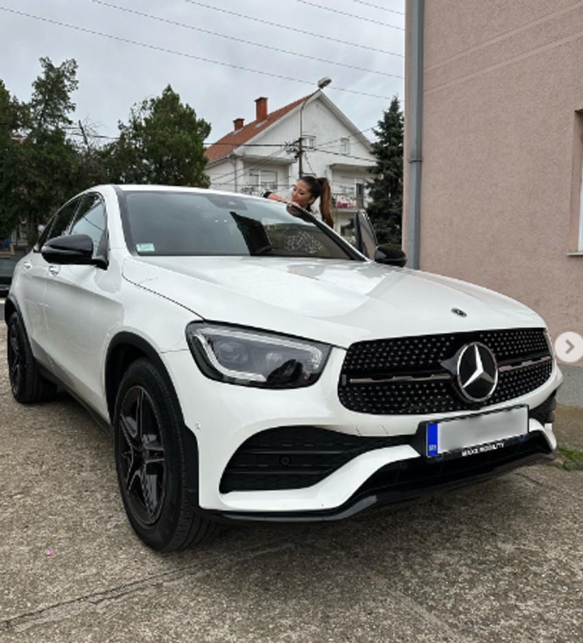 Ana Radulović džip