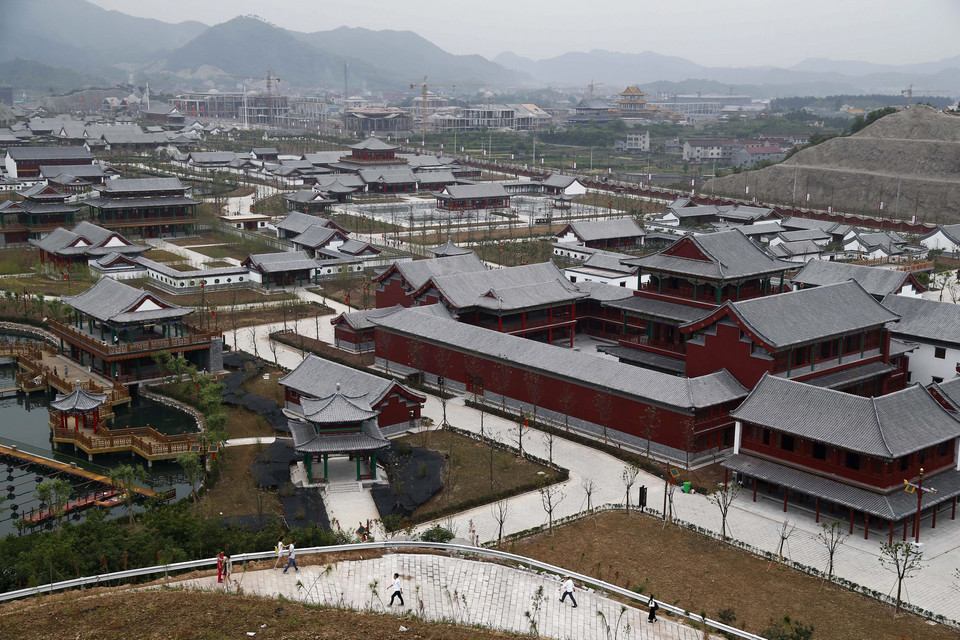 Chiny - replikę pałacu letniego Yuanmingyuan otwarto w Hengdian, 1000 km od Pekinu 