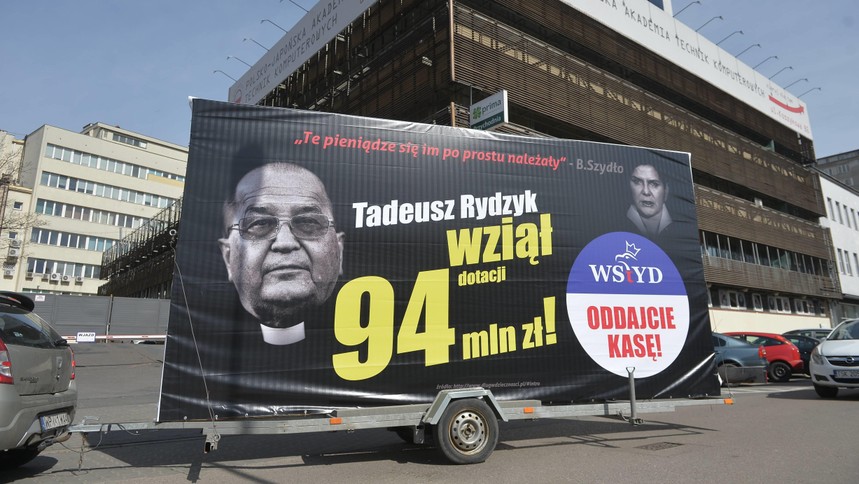 Znalezione obrazy dla zapytania Bilbord o dotacji dla Tadeusza Rydzyka obrazy